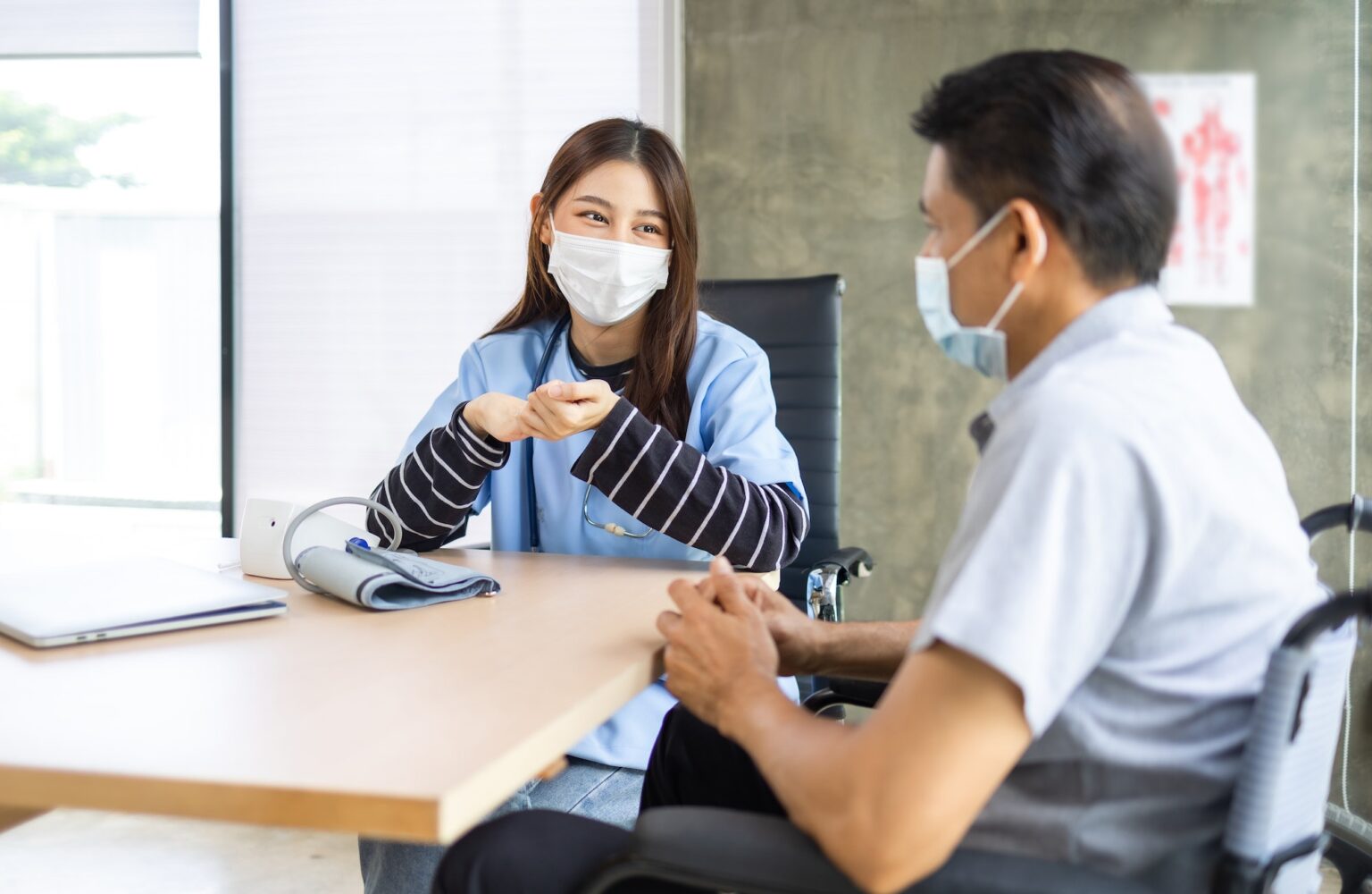 doctor-patient-woman-elder-1536x1000